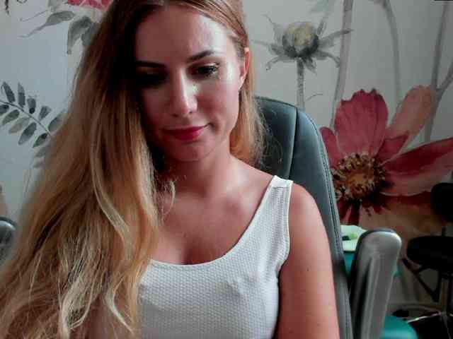 SweetMirande webcam