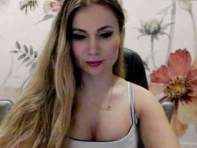 SweetMirande webcam