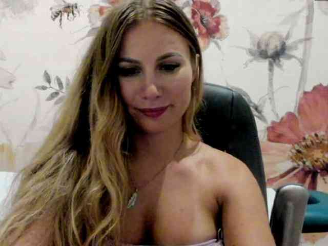 SweetMirande webcam