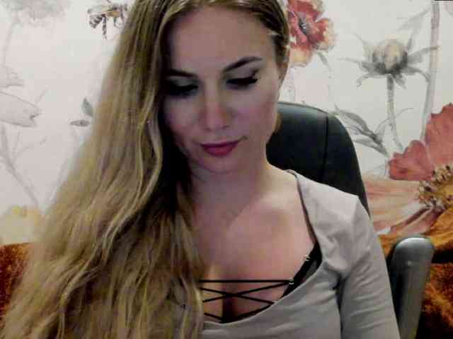 SweetMirande webcam
