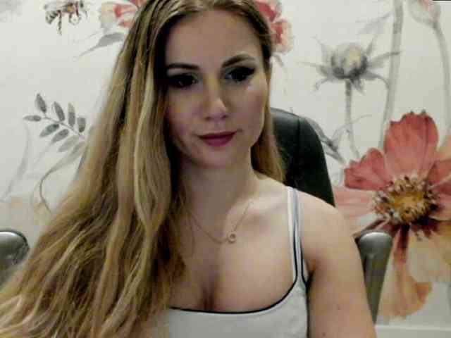 SweetMirande webcam