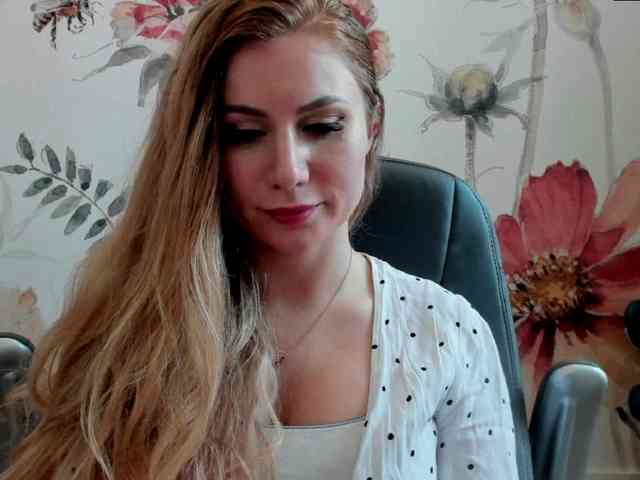 SweetMirande webcam