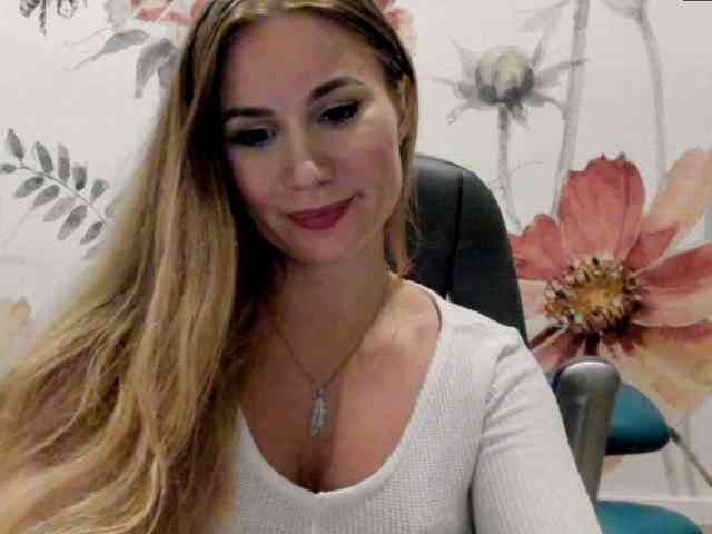 SweetMirande webcam