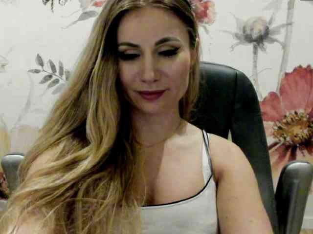 SweetMirande webcam