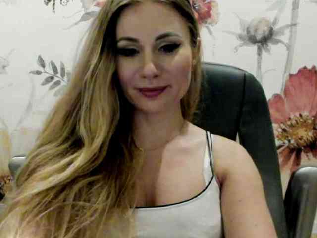 SweetMirande webcam