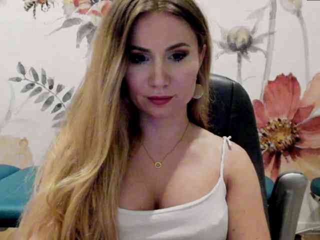 SweetMirande webcam