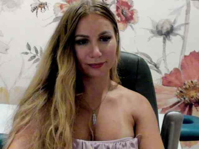 SweetMirande webcam