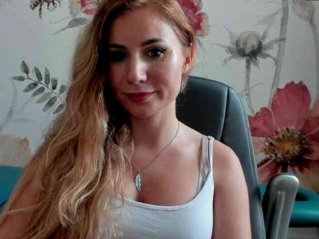 SweetMirande webcam
