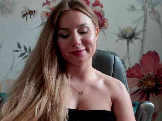 SweetMirande webcam