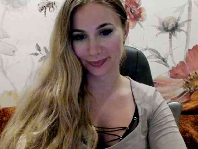 SweetMirande webcam