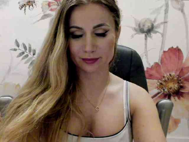 SweetMirande webcam