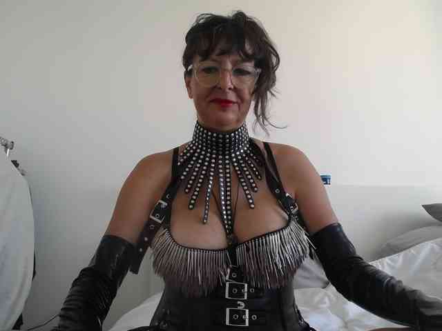 Modèle: Maitresse-Elsa