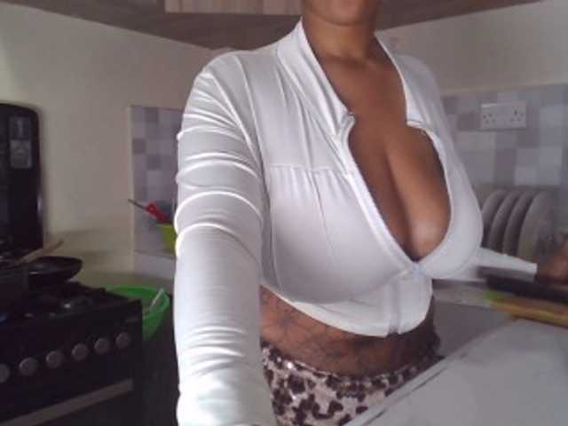 Wambo9731 live cam on BongaCams