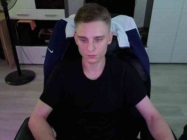 Pvlpstvy's cam show statistics and live stream