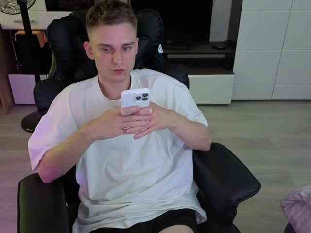 crybaby282 crybaby282