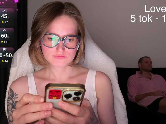 le modèle Sexy-Sweets est en webcam porno dans un show sur le site bongacams, il possède les tags suivants: White/Caucasian,Brunette,Shaved