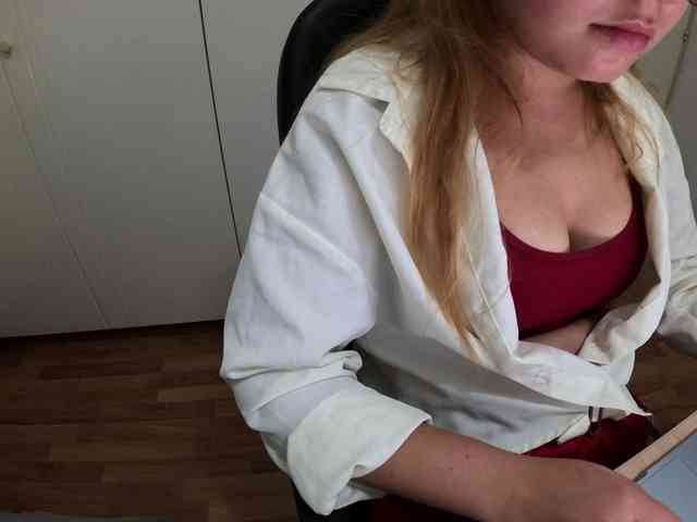 AnnaaMeaw webcam