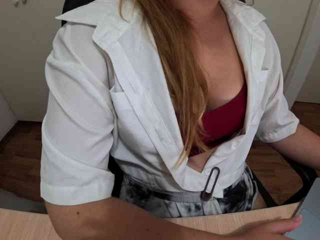 AnnaaMeaw webcam