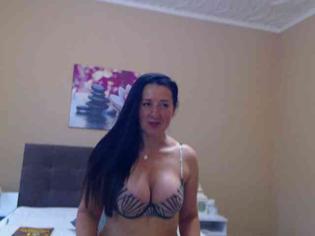 Maya_Banks webcam