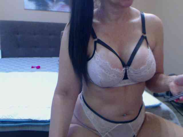 Maya_Banks webcam