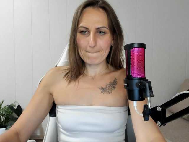 Kiza9 live cam on BongaCams