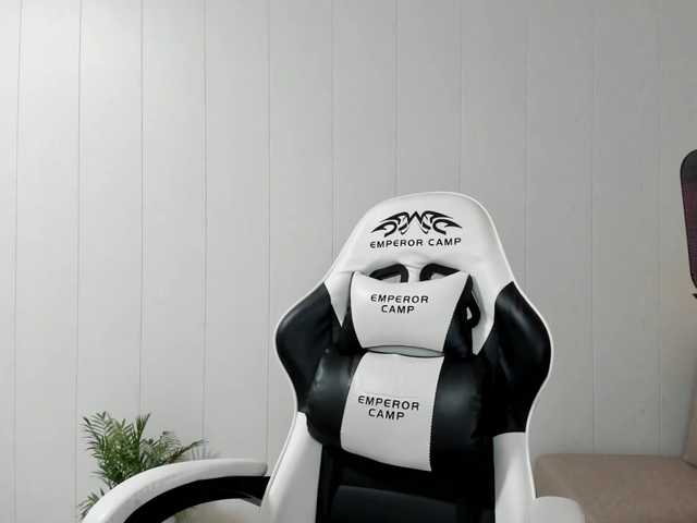 le modèle Kiza9 est en webcam porno dans un show sur le site bongacams, il possède les tags suivants: White/Caucasian,Brunette,Shaved