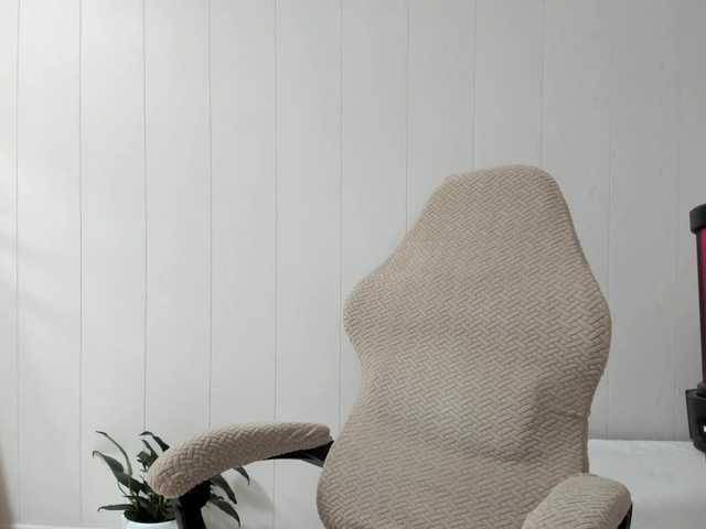 Kiza9 — live female cam