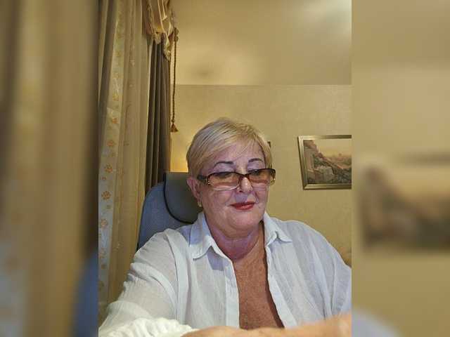 KarinkaSweet live cam on BongaCams