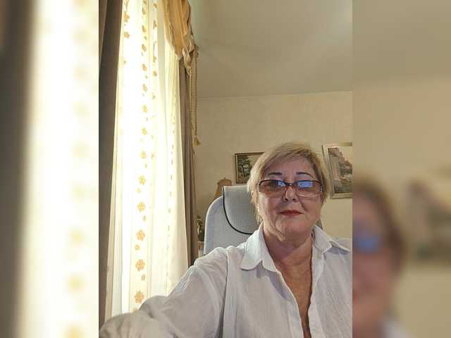 KarinkaSweet live cam on BongaCams