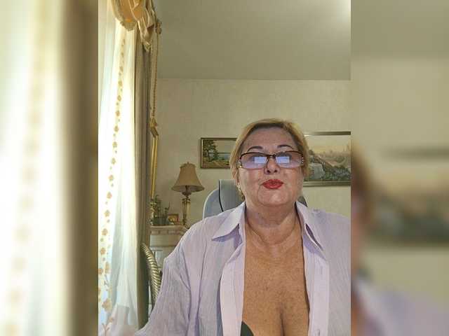 KarinkaSweet live cam on BongaCams