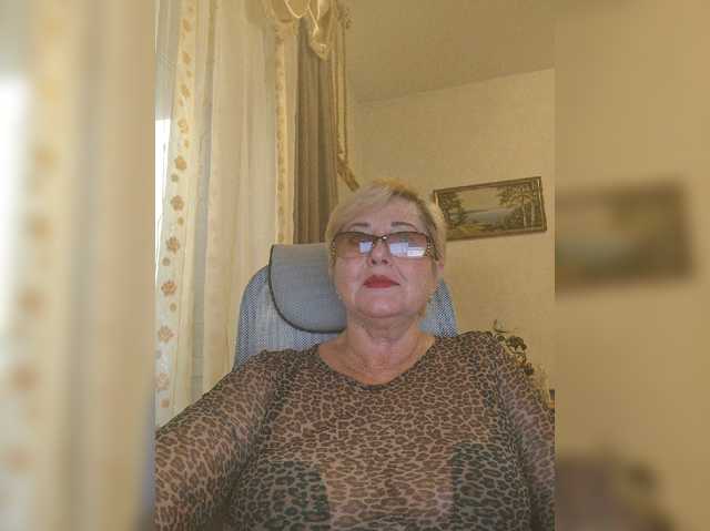 KarinkaSweet live cam on BongaCams