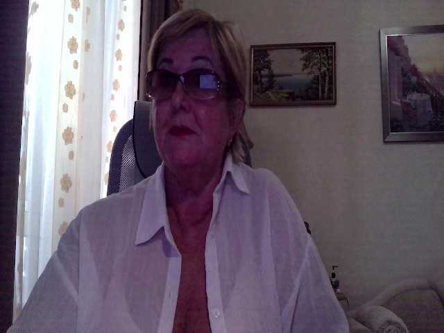 KarinkaSweet live cam on BongaCams