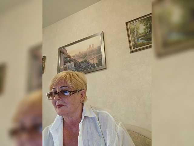 KarinkaSweet live cam on BongaCams