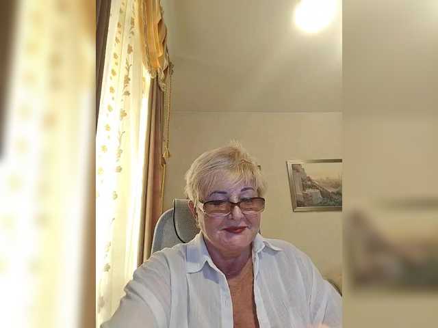 KarinkaSweet live cam on BongaCams