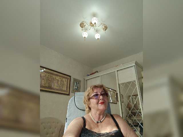 KarinkaSweet's BongaCams show and profile