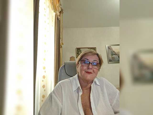 KarinkaSweet live cam on BongaCams