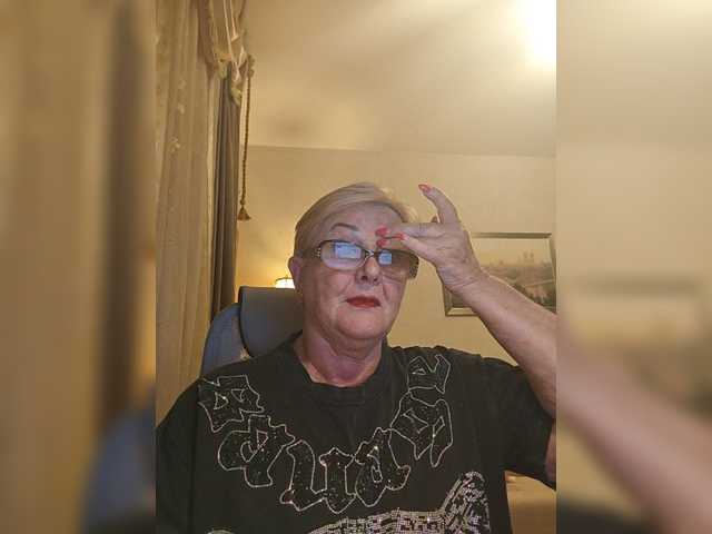 KarinkaSweet live cam on BongaCams
