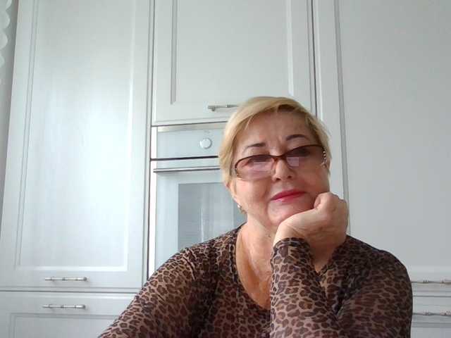 KarinkaSweet — live female cam