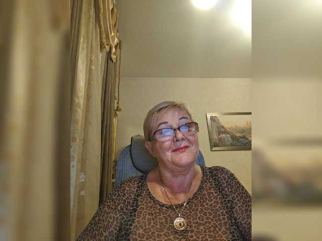 KarinkaSweet live cam on BongaCams