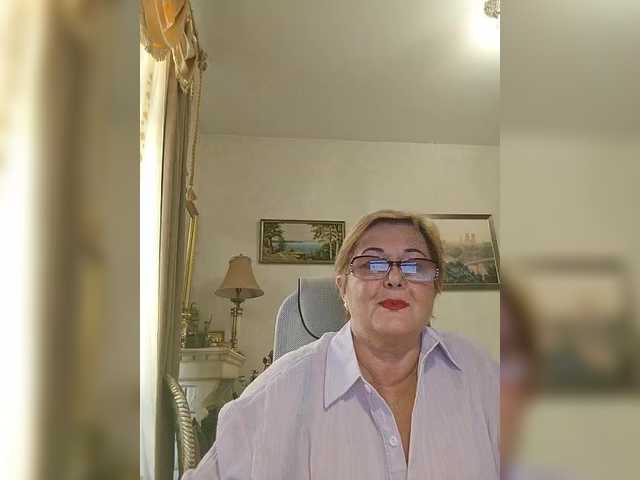 KarinkaSweet live cam on BongaCams