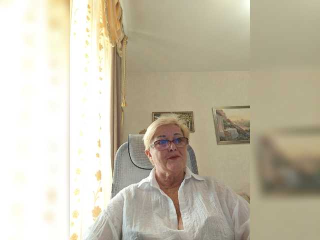 KarinkaSweet live cam on BongaCams