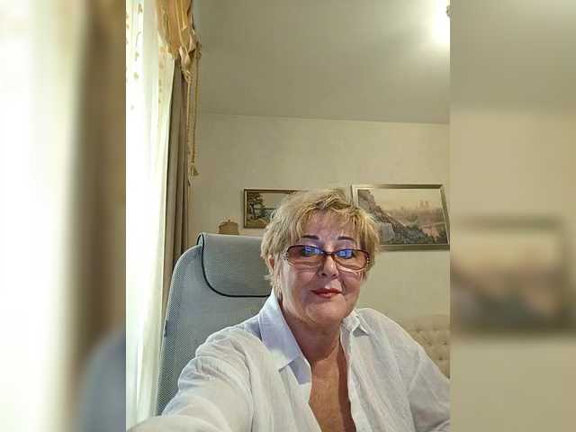 KarinkaSweet live cam on BongaCams