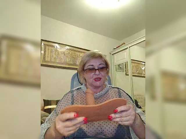 KarinkaSweet's BongaCams show and profile