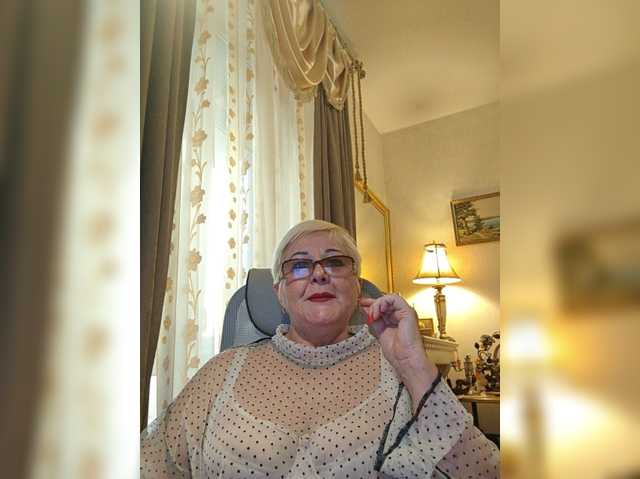 KarinkaSweet live cam on BongaCams
