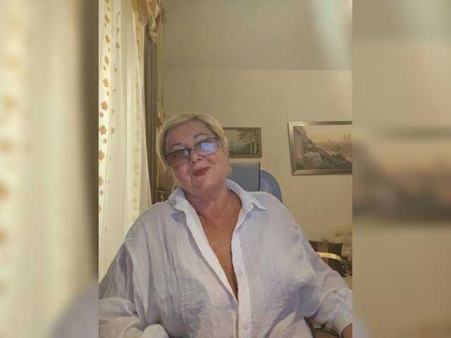 KarinkaSweet live cam on BongaCams