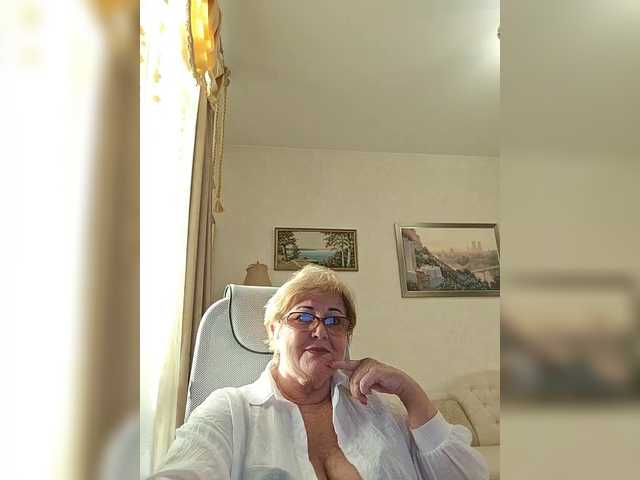 KarinkaSweet live cam on BongaCams