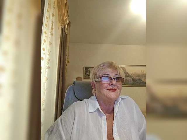 KarinkaSweet live cam on BongaCams