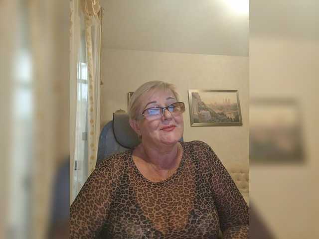 KarinkaSweet live cam on BongaCams