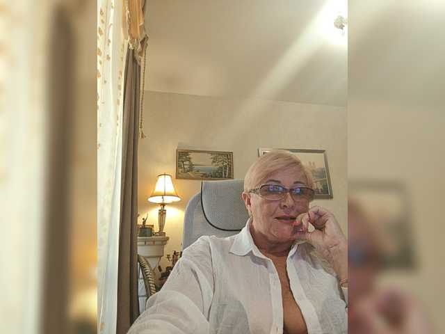 KarinkaSweet live cam on BongaCams