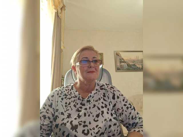 KarinkaSweet live cam on BongaCams